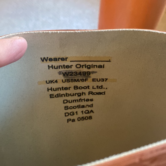 Hunter rain boots, matte orange, tall size 6 - Picture 2 of 5